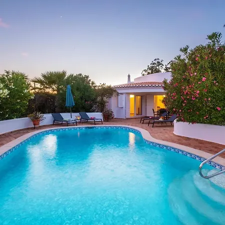 Villa Sunshine - Escapadinha Tranquila Com Piscina E Bbq Em